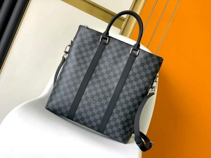 Picture of Louis Vuitton Mens Bags _SKUfw174684614fw